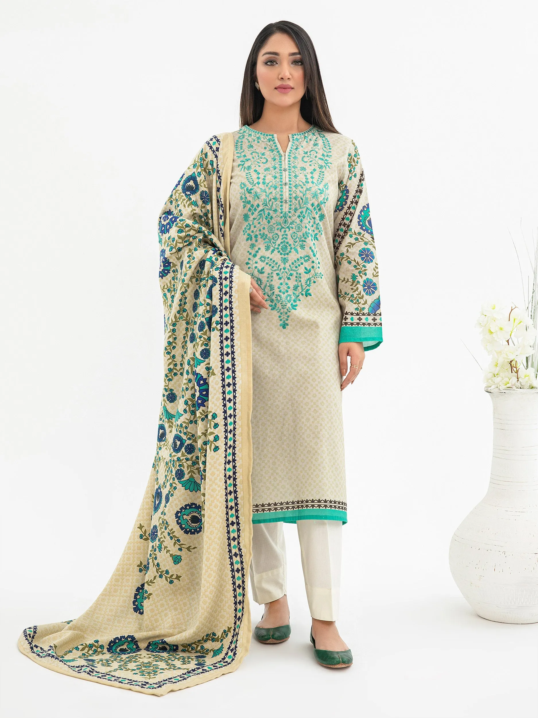 2 Piece Khaddar Suit-Embroidered (Pret)