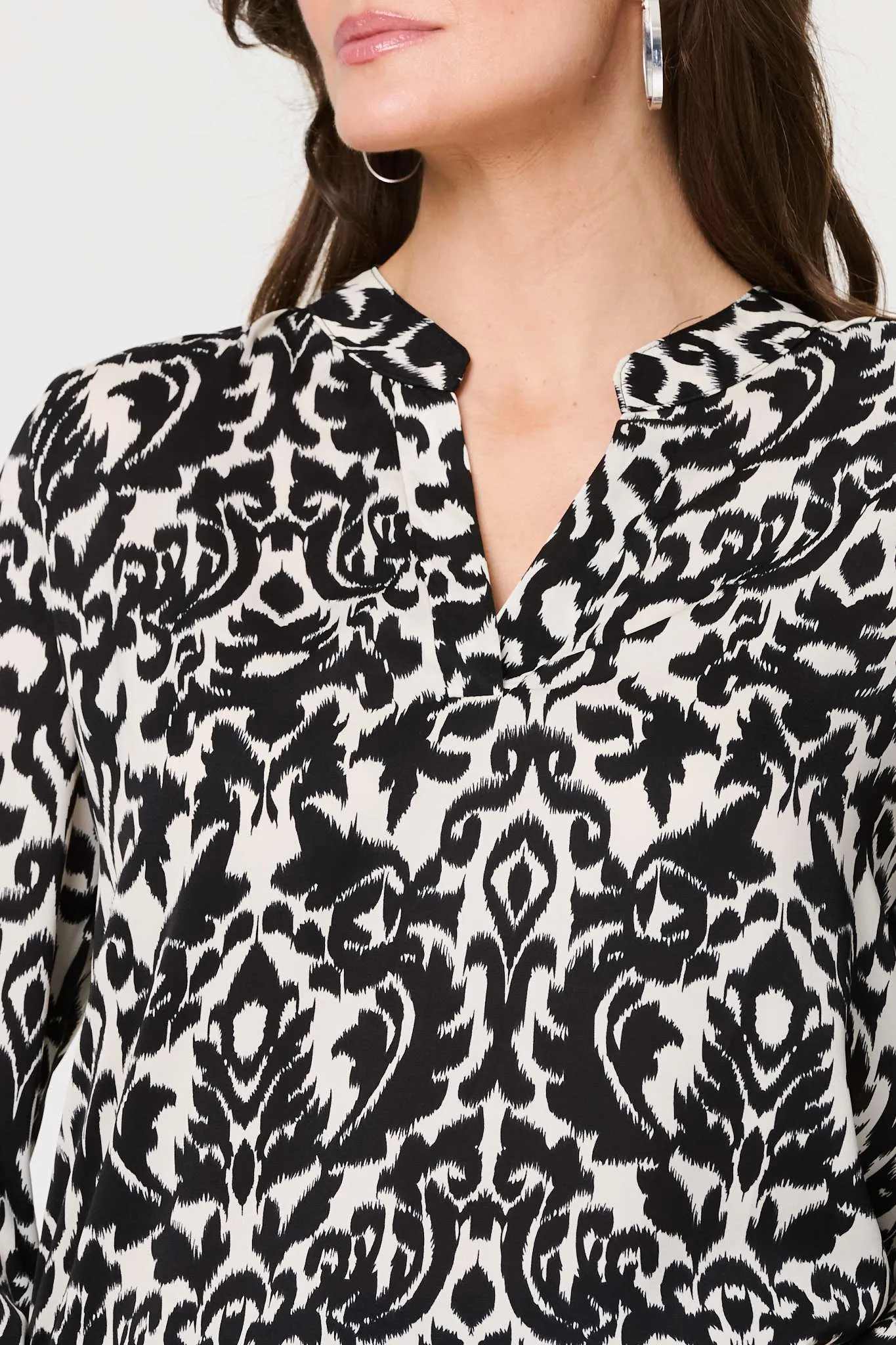 Printed 3/4 Sleeve Curve Hem Blouse