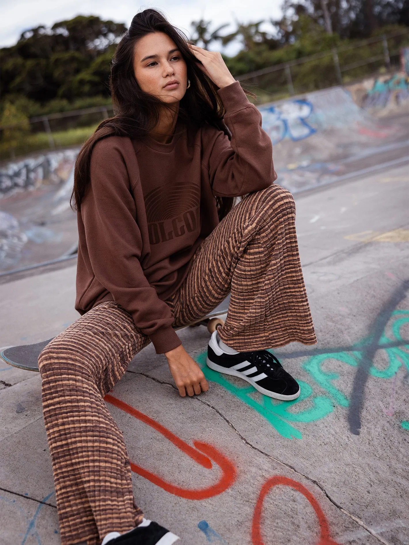 Stone Magic Boyfriend Crew Sweatshirt - Bear Brown